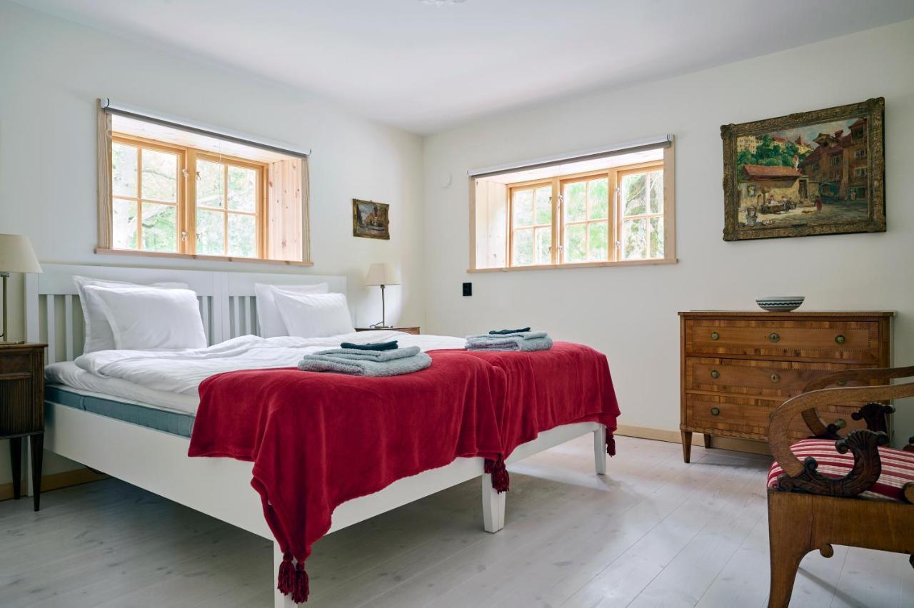 Spectacular 6-Bed House In Beautiful Manor Park Villa มารีเฟรียด ภายนอก รูปภาพ